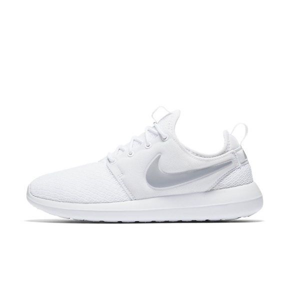 nike roshe two white